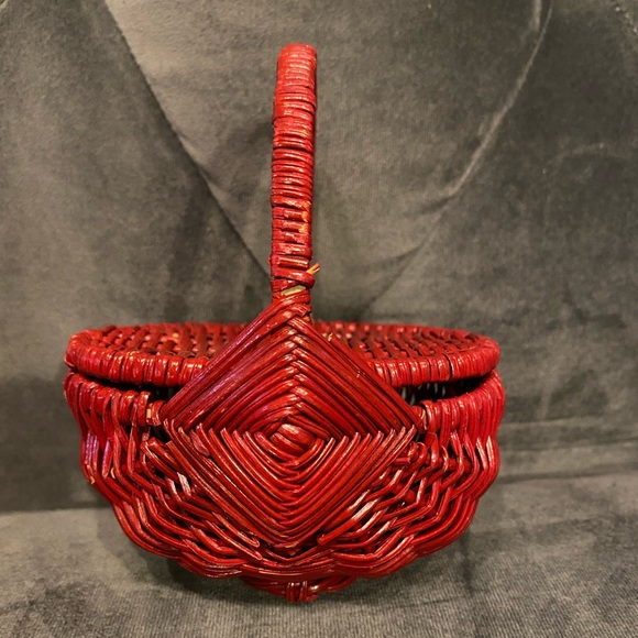 Adorable vintage rattan basket painted red ❤️